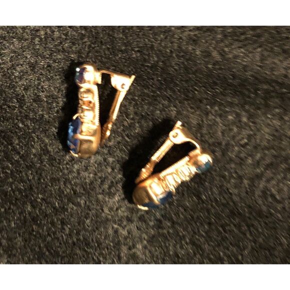 Vintage Aurora Borealis Iridescent Blue Crystal Clip-on Earrings, 50's Era - Picture 11 of 11